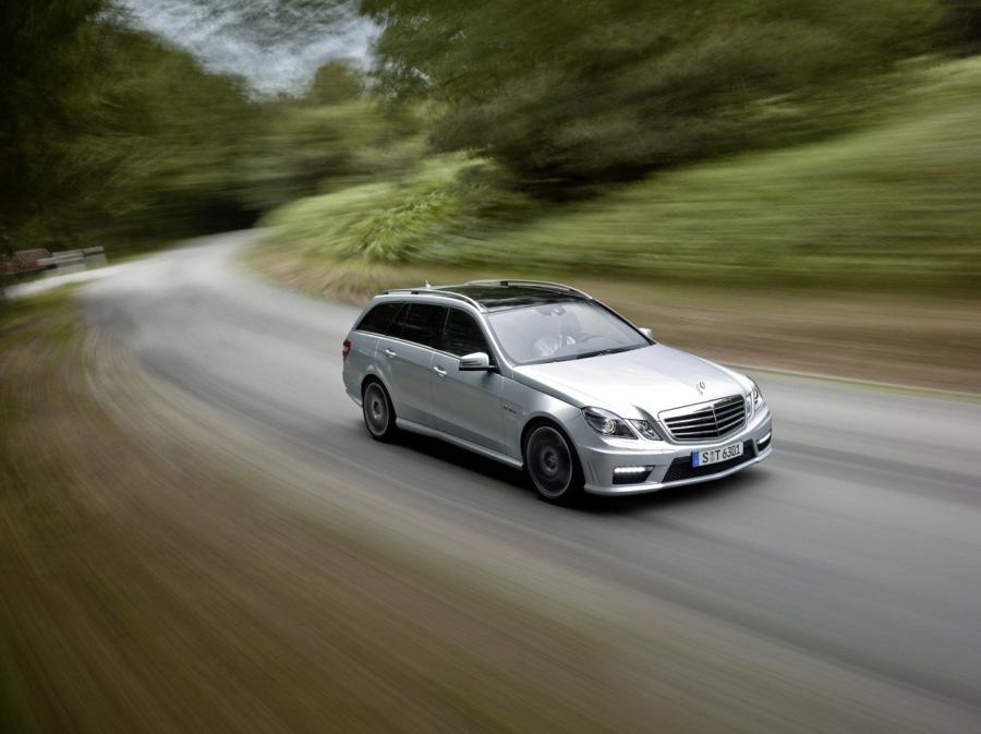  Mercedes-Benz E63 AMG Wagon 2011 года  (фото 8 из 11)